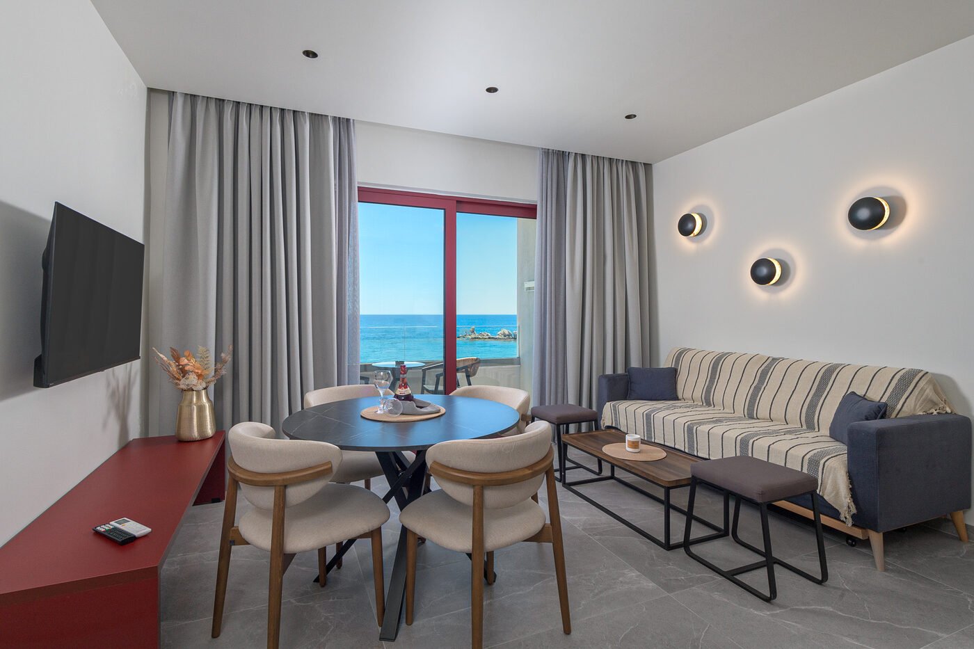 Seafront apartment living room with sea view, 1st floor